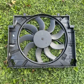 17427603658 Bmw 2008-2010 E60 535i 535xi Auxiliary Aux Electric Ac Cooling Fan W Frame Used