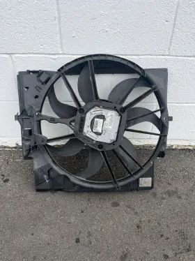 7561712 Bmw 2007 - 2010 E90 E92 E93 335i N54 Front Radiator Cooling Fan Assembly Oem