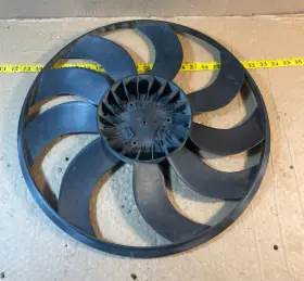 8250121 Bmw 2007 - 2016 328i Front Electric Cooling Fan Oem