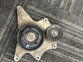 Bc3q-19a216-bcl544a Ford 2011 F-250 F Series Pickup Fan Clutch Pulley Bracket