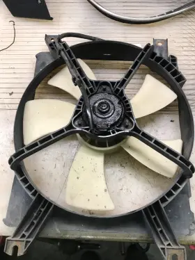 1429-c4 Mazda 1990-1997 Miata Oem Passenger Right A/c Fan Shroud Assembly #3
