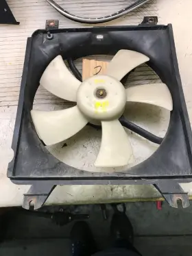 1429-c4 Mazda 1990-1997 Miata Oem Passenger Right A/c Fan Shroud Assembly