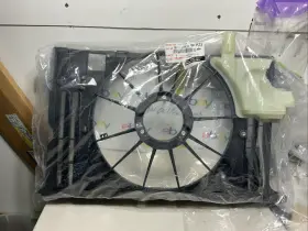 16711-0t131 Toyota 2014-2019 Corolla Engine Cooling Fan Shroud Oem