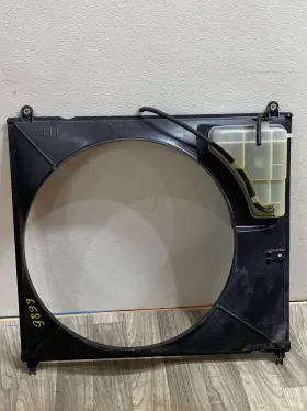 167110s011 Toyota Fits 2008 - 2022 Sequoia 5.7l Engine Cooling Fan Shroud W Reservoir Oem