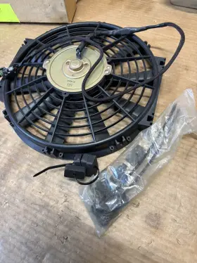 706-05 Un Electric Fan With Mounting Kit P/n 12v -12 Inch Push Air